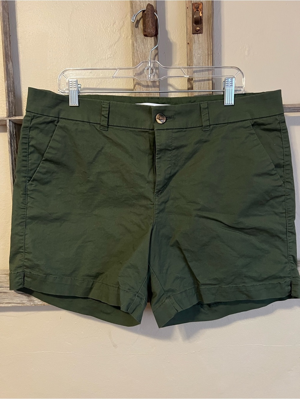 Old Navy Sz 14 Olive Green Midrise - Everday Shorts / Chino Shorts